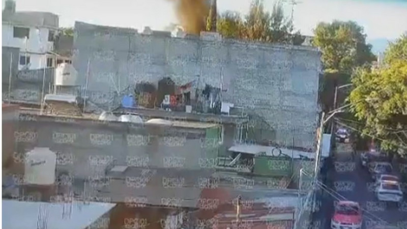 Bomberos sofocan incendio en la Ciudad de México; se quemaba casa en Azcapotzalco 