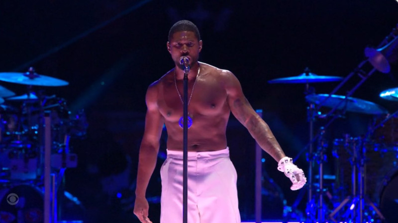 En medio tiempo de Super Bowl 2024, Usher realiza tributo a Michael Jackson 