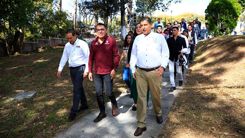 Nacho Campos sigue cumpliendo compromisos con el sector educativo en Uruapan 