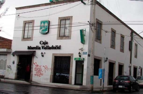 Morelia: Sujetos armados intentan asaltar caja de ahorro 