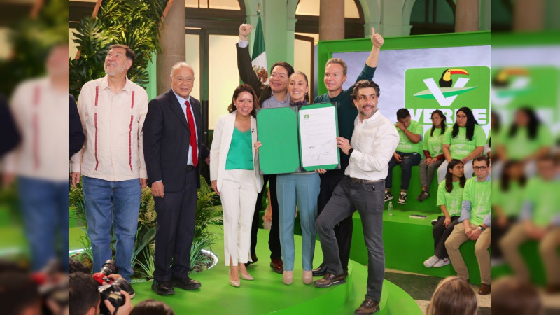 Claudia Sheinbaum recibe constancia como candidata del PVEM a la Presidencia de México 