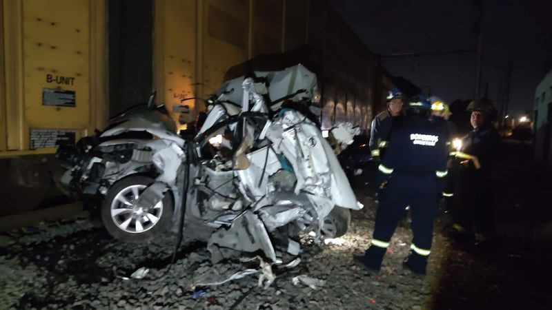 Muere al intentar ganarle el paso al tren en Querétaro