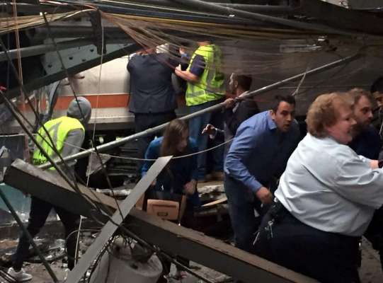 Un muerto y más de 100 heridos deja choque de tren en Nueva Jersey - Foto 3 
