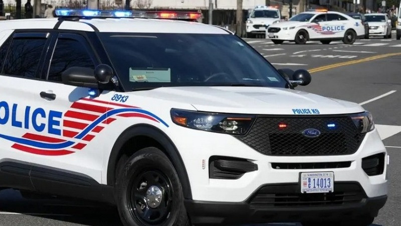 Ataque armado contra agentes de la policía de Washington deja 3 heridos 