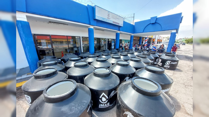 Incrementa demanda de tinacos en el Valle de México, ante crisis en el Sistema Cutzamala 
