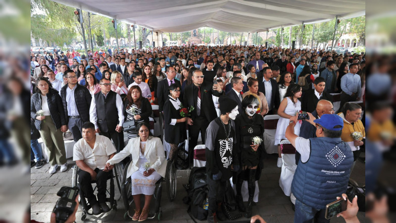 Dos mil parejas se dan el sí en Michoacán al participar en bodas colectivas