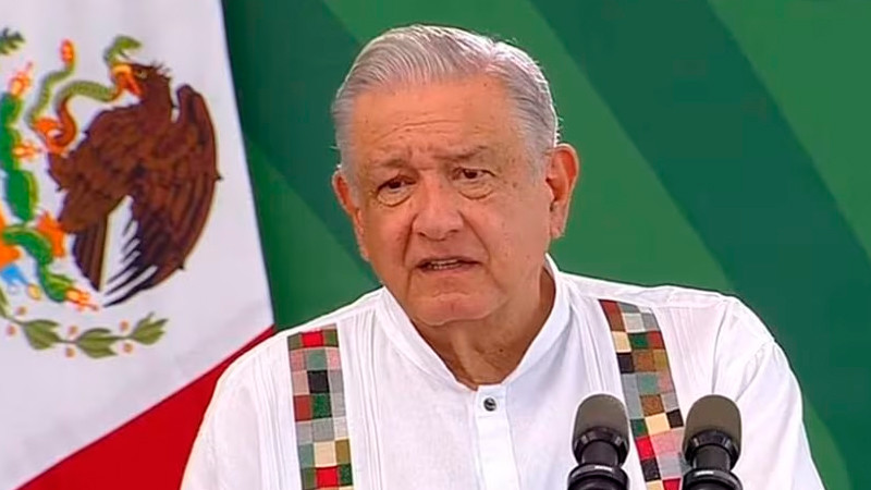 Califica AMLO de "politiquero" paro nacional de transportistas 