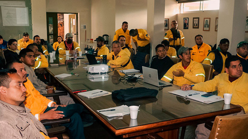 Gobierno de Uruapan apuesta por la profesionalización de sus guardabosques 