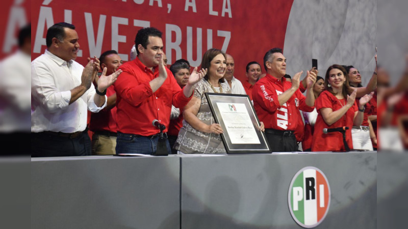 PRI entrega constancia de candidata a la presidencia a Xóchitl Gálvez 