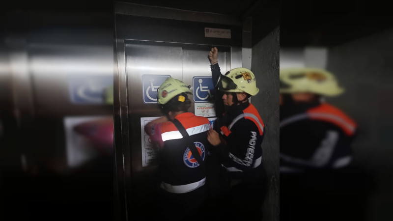 Elevador se atora en estación del metro Zapata; rescatan a 3 usuarios 