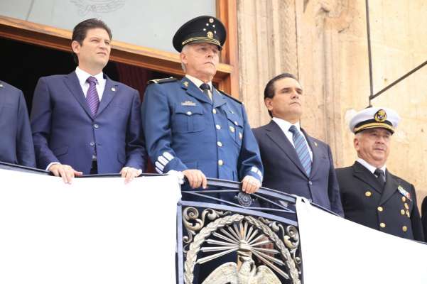 Autoridades de los tres órdenes de gobierno presidieron la Ceremonia Cívica con motivo del CCLI Aniversario del Natalicio de Don José María Morelos y Pavón 