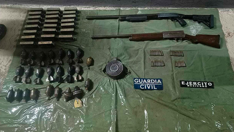 Aseguran armas, cartuchos y material para explosivos de drones, en Buenavista, Michoacán 