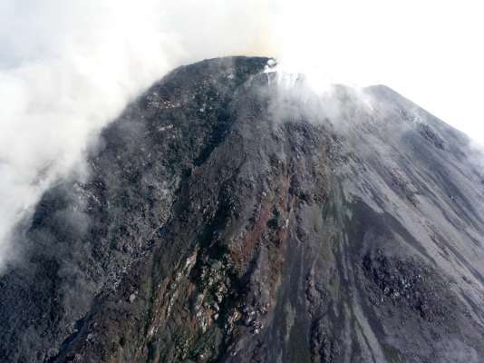 Activan medidas preventivas por aumento de actividad en volcán Colima - Foto 1 