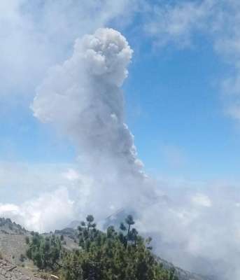 Activan medidas preventivas por aumento de actividad en volcán Colima - Foto 3 