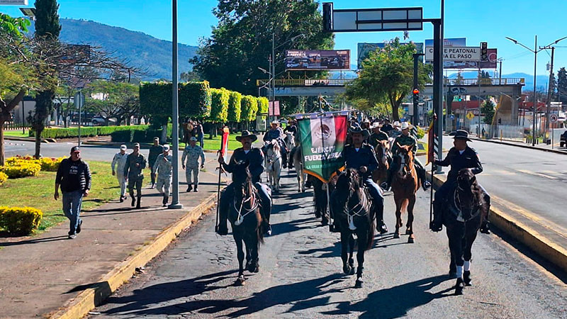 El Ejército Mexicano organizó Cabalgata en Uruapan, Michoacán   