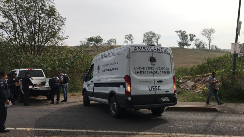 Hallan dos cuerpos maniatados en Uruapan, Michoacán 