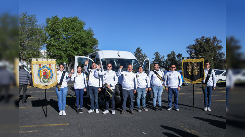 Equipan a la UMSNH con siete camionetas que mejorarán la movilidad de las y los nicolaitas