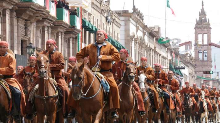 Con desfile honran al Generalísimo en Morelia - Foto 1 