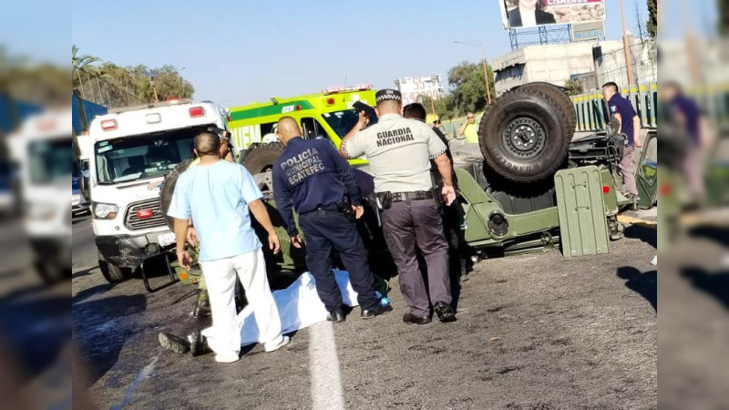 Vehículo de la Sedena vuelca en la México-Pachuca; reportan un militar muerto 