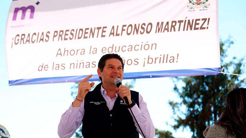 Arranca Alfonso Martínez construcción de techos en escuelas de Morelia, Michoacán 