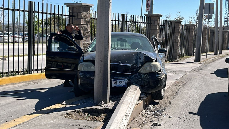 Choca contra un poste luego de un alcance en el circuito Cerro del Tambor en Querétaro 