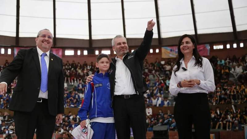 Michoacán va por buen camino con entrega de 200 mil tenis de Jalo a Estudiar: SEE 