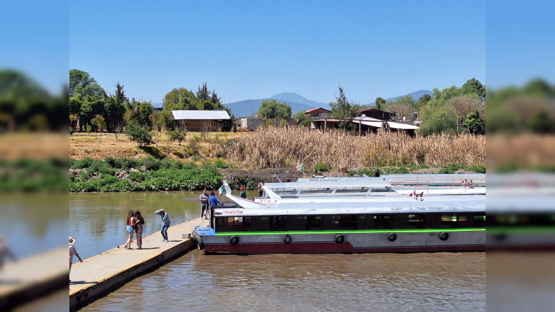 Falso que se haya interrumpido servicio de lanchas en lago de Pátzcuaro: CEAC