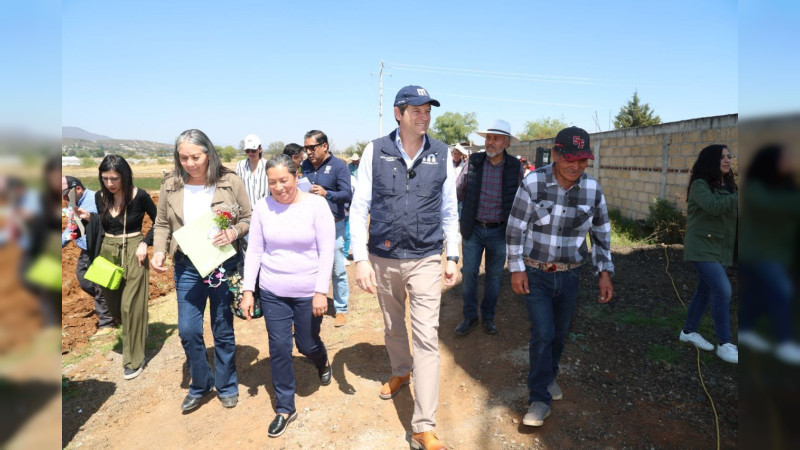 Con nuevo sistema hídrico en comunidad rural, Alfonso Martínez garantiza abasto de agua