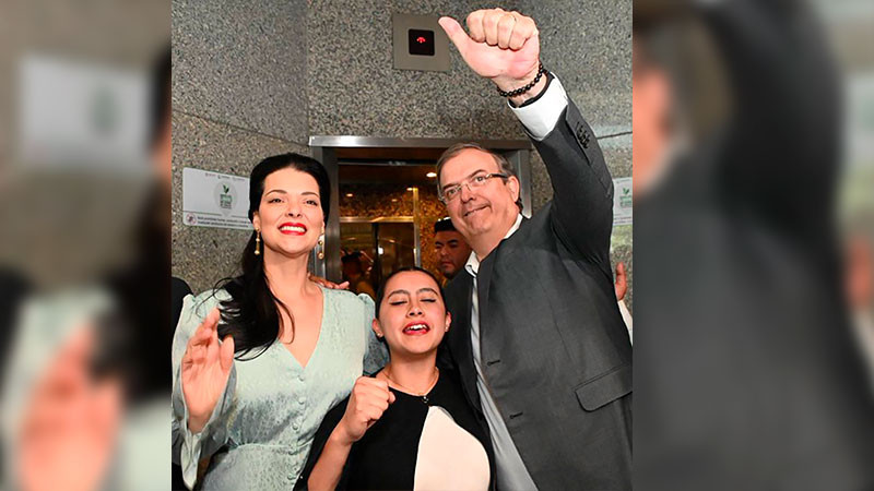 Ebrard formaliza su registro como candidato pluri al Senado por Morena 