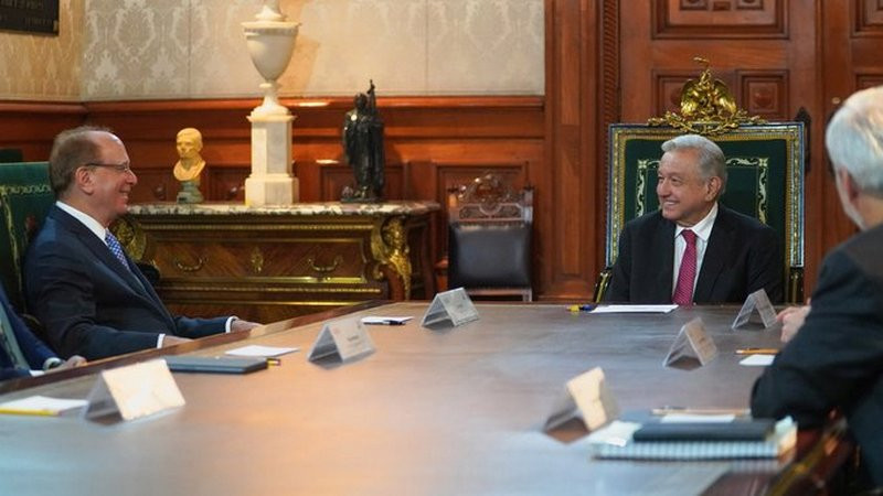 AMLO sostiene reunión en Palacio Nacional con el presidente de BlackRock, Larry Fink 