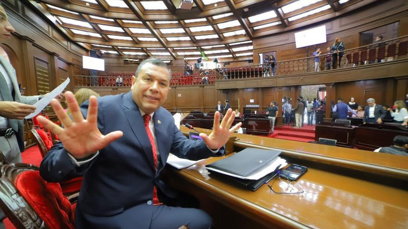 Juan Carlos Barragán gana la encuesta por Morelia en Morena: Parametría 