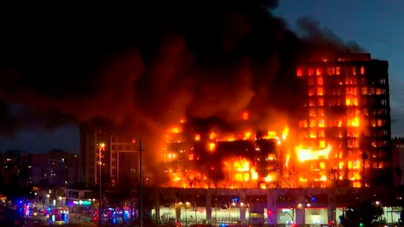 Aumenta a 10 cifra de muertos por incendio en edificio de Valencia 