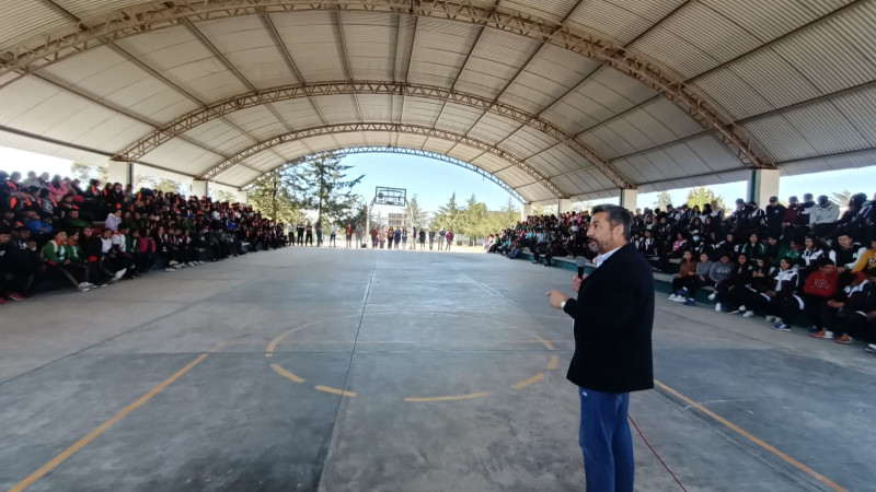 Estudiantes del Cecytem en Epitacio Huerta cuentan con mejor infraestructura