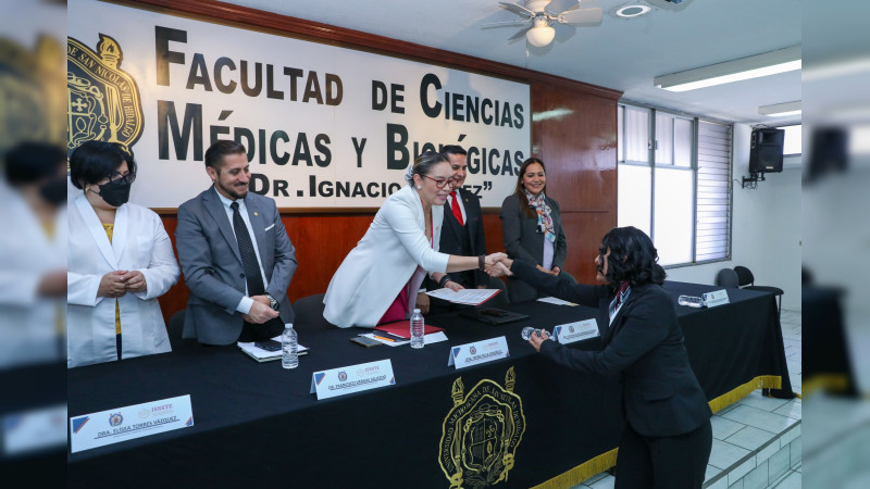 Egresados nicolaitas forman parte de la primera generación de especialistas en Medicina Familiar del ISSSTE