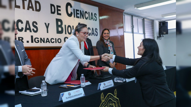 Egresados nicolaitas forman parte de la primera generación de especialistas en Medicina Familiar del ISSSTE