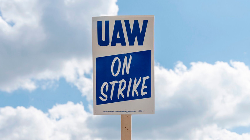 Sindicato estadounidense anuncia apoyo formal a trabajadores mexicanos del automóvil 