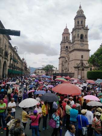 Concluye marcha de maestros y sindicalizados en Morelia - Foto 1 
