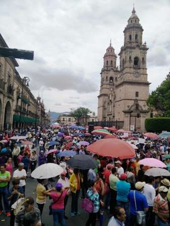 Concluye marcha de maestros y sindicalizados en Morelia
