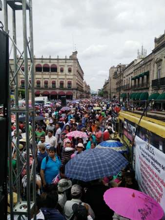 Concluye marcha de maestros y sindicalizados en Morelia - Foto 2 