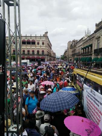 Concluye marcha de maestros y sindicalizados en Morelia