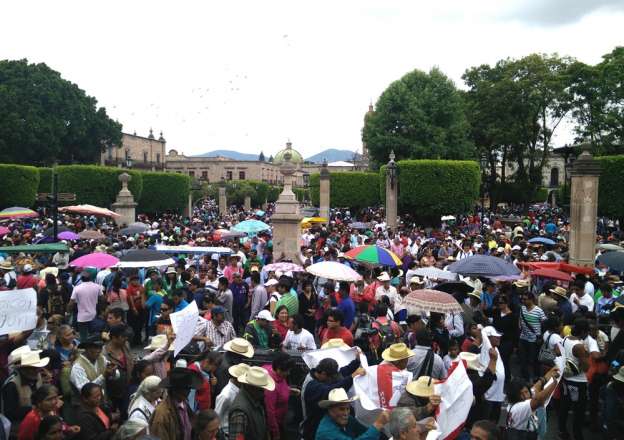 Concluye marcha de maestros y sindicalizados en Morelia