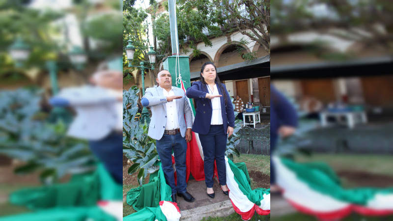 Con acto cívico conmemoran el Día de la Bandera Nacional en Quiroga, Michoacán