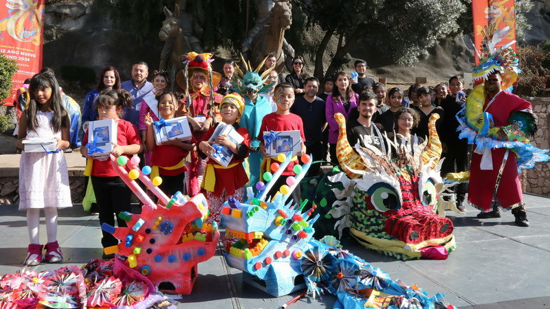 Desfile de dragones llena de color y tradición las calles de Guanajuato 