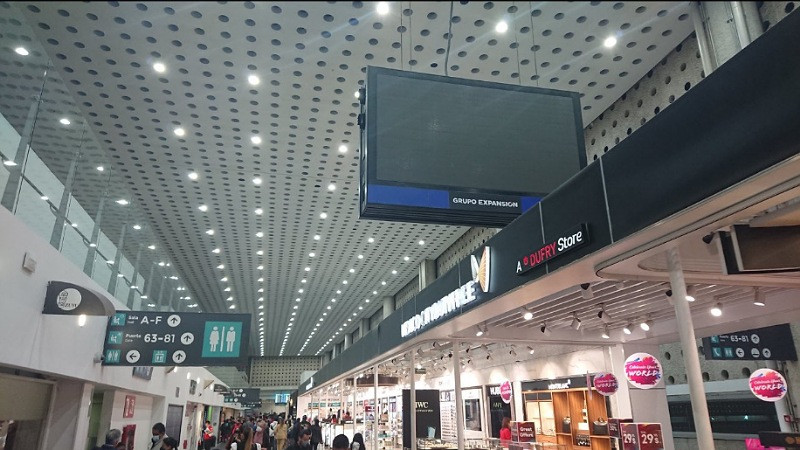 Fallan pantallas en T2 del Aeropuerto Internacional de la CDMX; no se ve la información de vuelos 