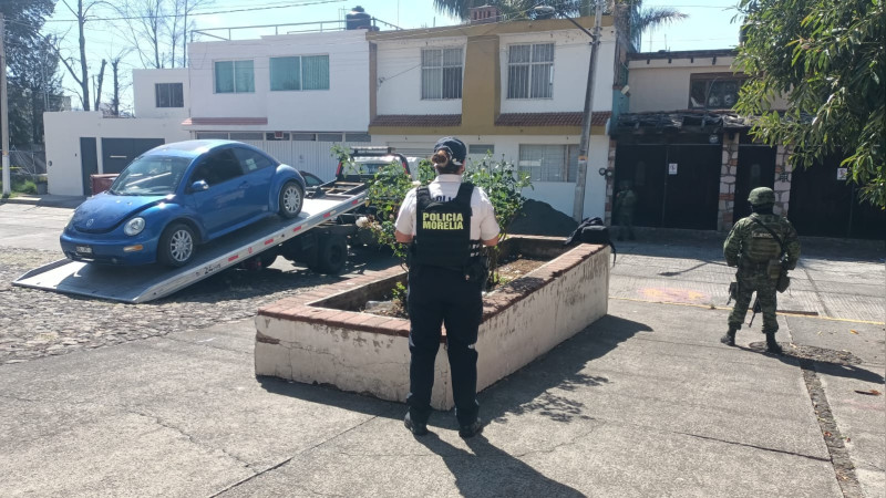 Localizan vehículo con impactos de bala en Morelia, Michoacán 