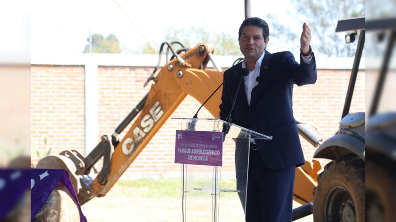 Alfonso Martínez coloca la primera piedra del Parque Agrologístico de Morelia
