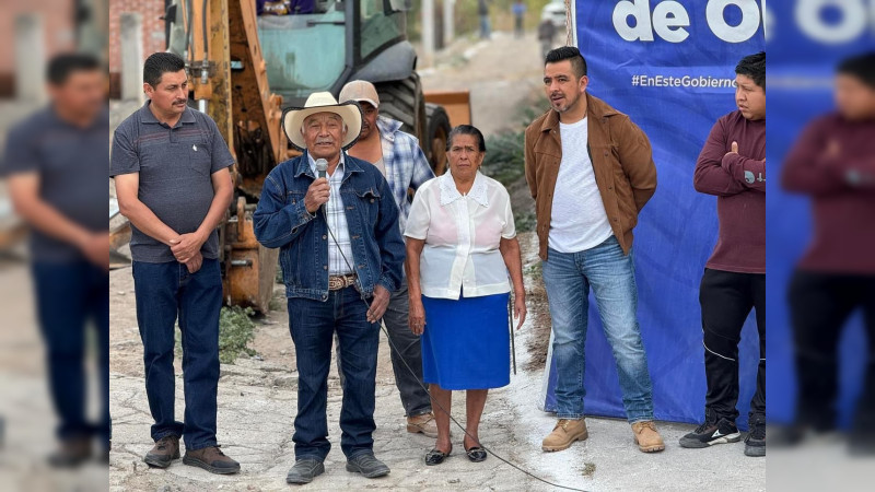 Arranca Chava Cortés más obras viales en Charo