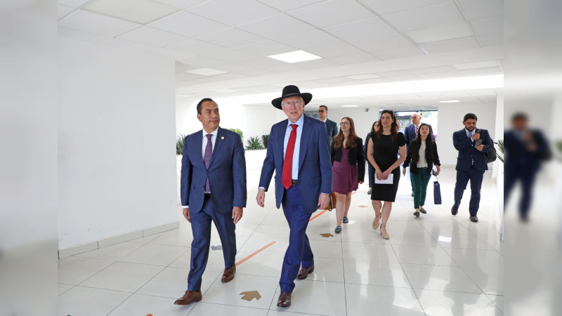 Ken Salazar Embajador de EUA visitó instalaciones de la FGE Michoacán