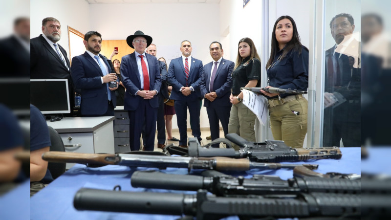 Ken Salazar Embajador de EUA visitó instalaciones de la FGE Michoacán