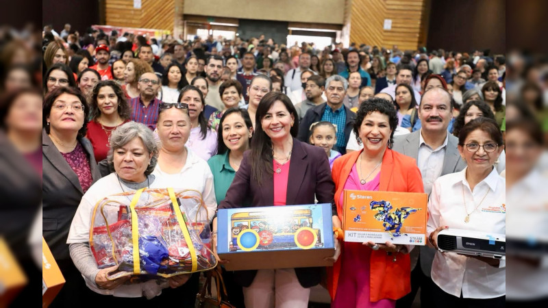 SEE realiza entrega histórica de equipamiento educativo por 27 mdp 